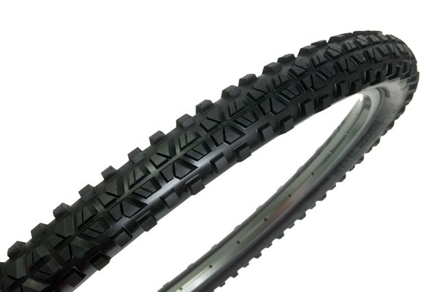 The fatter CG 2.35 tire is perfect for all-mountain use, with more aggressive knobs and more volume.