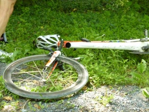 Trek carbon steerer tube breakages Vaughan’s bike sits on the side of the road at the Poolesville Road Race.