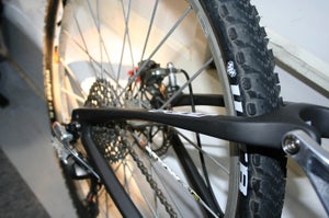 The stays on Felt's Edict are designed to flex and help the suspension work within desired spring rate parameters. Photo by Zack Vestal