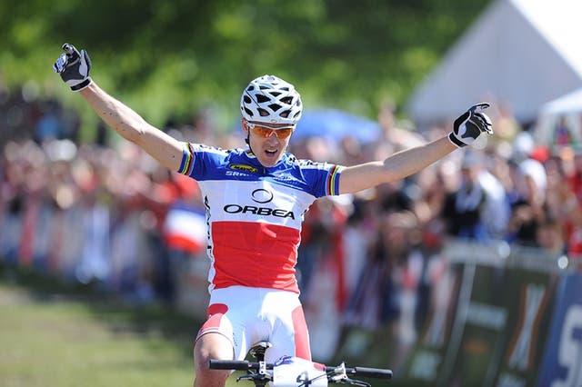 Julien Absalon celebrates his first World Cup win of the season. Photo by Frank Bodenmueller