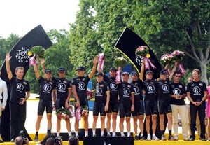 2010 Tour de France stage 20: Team RadioShack in its black kit
