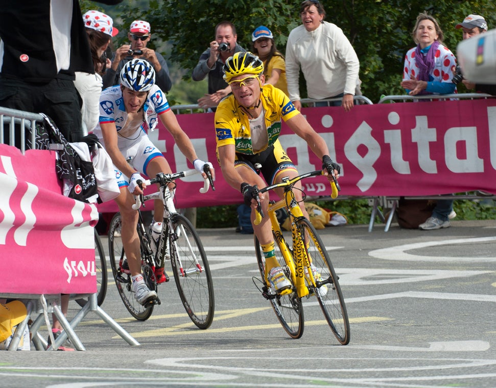 Voeckler in his last moments in yellow, on Alpe d'Huez. Photo: Graham Watson | <a id="www.grahamwatson.com" href="http://grahamwatson.com">www.grahamwatson.com</a>