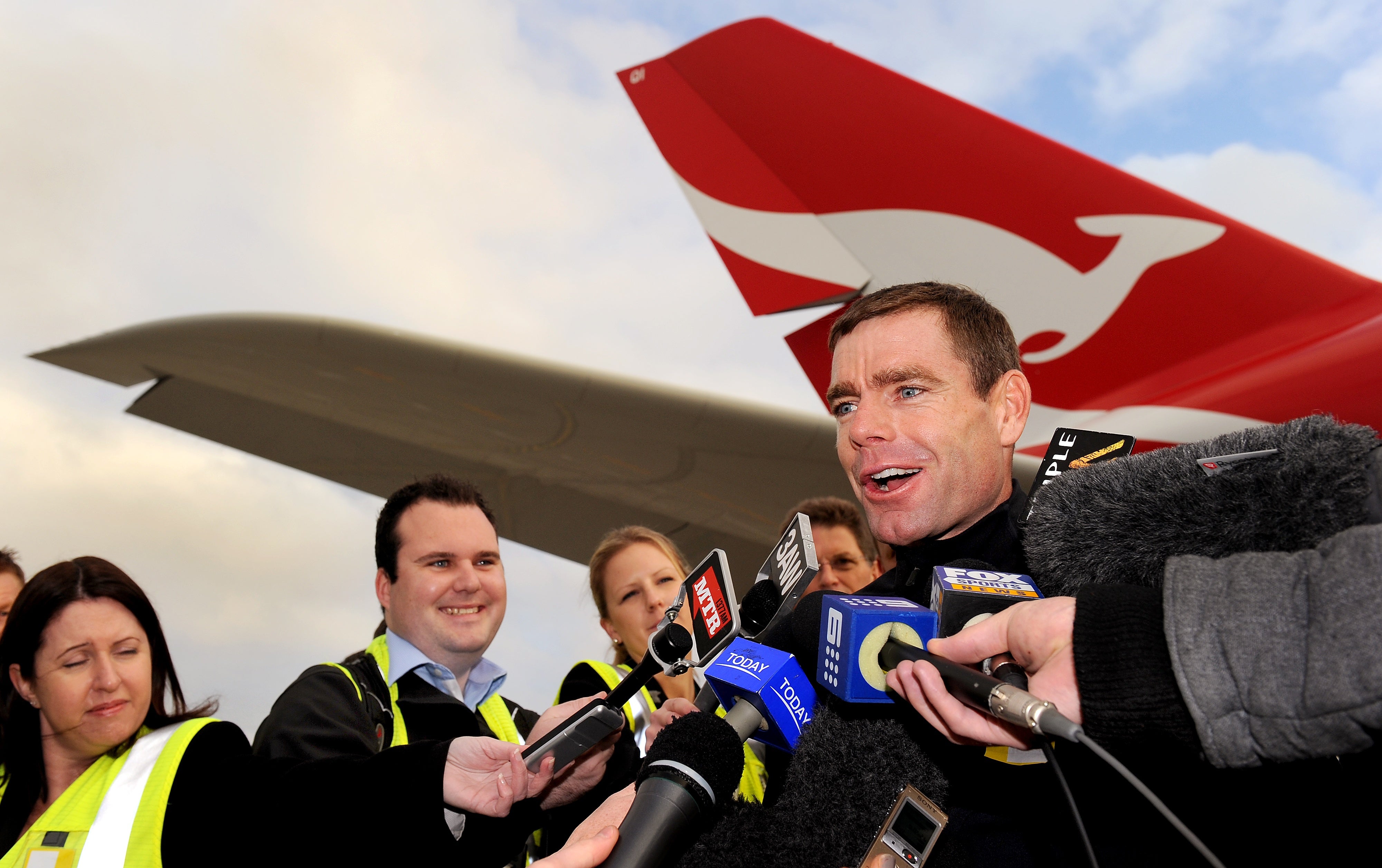 Cadel Evans returns to Australia