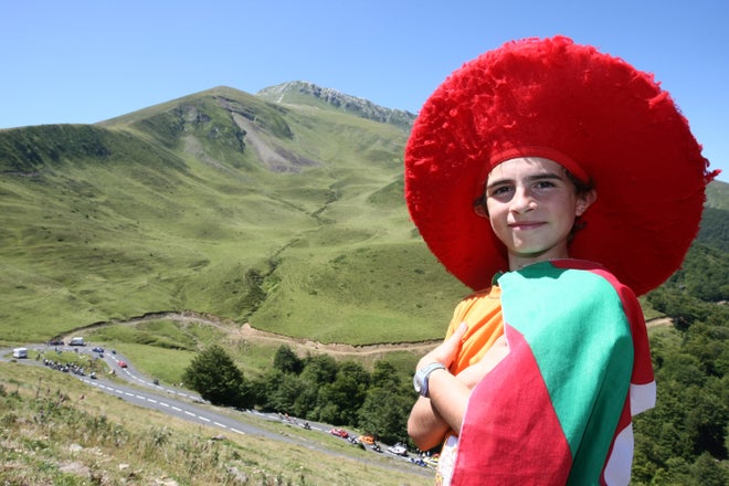 A Basque cycling fan at the 2007 Tour de France. AFP PHOTO / FRANCK FIFE