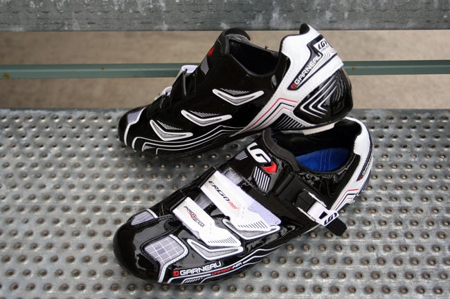 The Carbon Pro Team shoes have a patent-leather look. Photo: Logan VonBokel | VeloNews.com