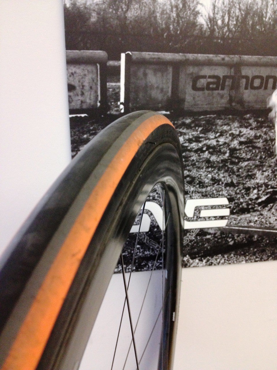 A 23mm tire mounted on an ENVE SES 6.7 front wheel incorporating the 26mm-wide Smart ENVE System (SES) rim. 