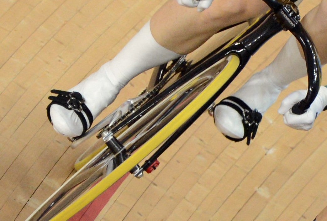 Anna Meares sports straps in the women's Olympic match sprint finals. Photo: Graham Watson | <a id="www.grahamwatson.com" href="http://grahamwatson.com">www.grahamwatson.com</a>