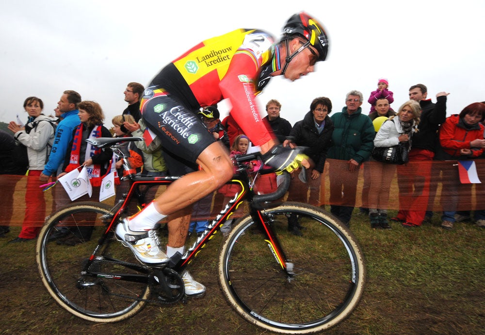 Sven Nys snapped a chain early on and chased back into fifth spot.