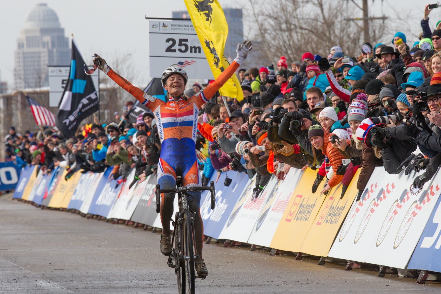 Marianne Vos puts on a cyclocross clinic in defense of her rainbow jersey. Photo: Wil Matthews | <a href="http://www.wilmatthewsphoto.com">www. wilmatthewsphoto.com</a>