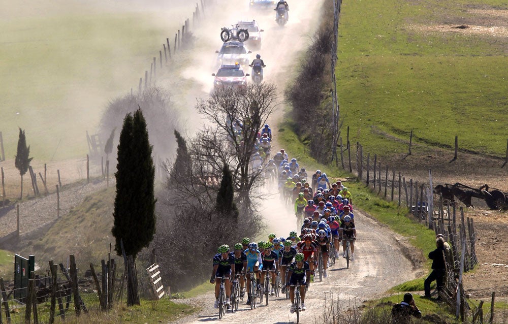 The peloton will hit the white roads of Tuscany at Strade Bianche on Saturday. Photo: VeloNews.com