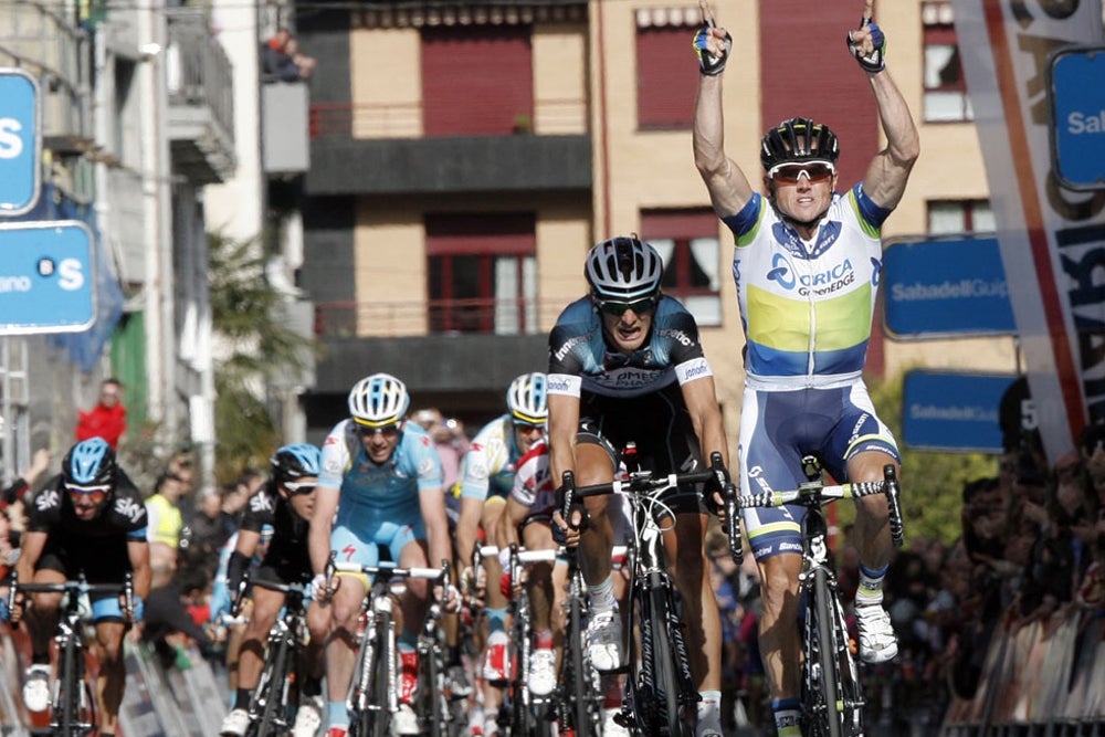 Simon Gerrans led a pack of riders to the finish area and was able to hold everyone off to win. Photo: Graham Watson | <a id="www.grahamwatson.com" href="http://grahamwatson.com">www.grahamwatson.com</a>