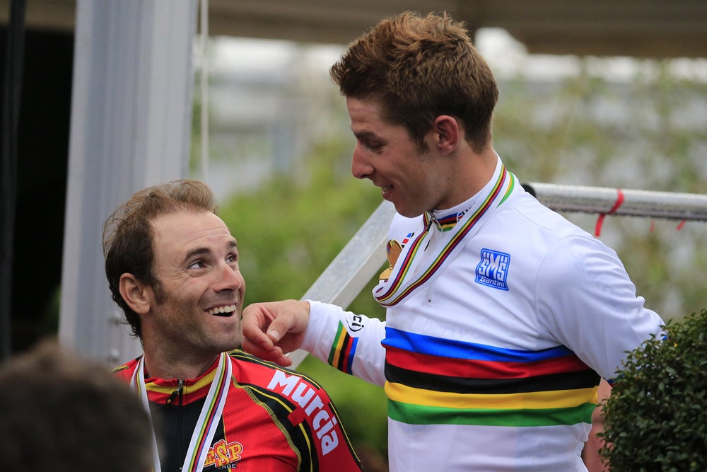 Alejandro Valverde congratulates world champion Rui Costa after finishing third in Florence. Photo: Graham Watson | <a id="www.grahamwatson.com" href="http://grahamwatson.com">www.grahamwatson.com</a>