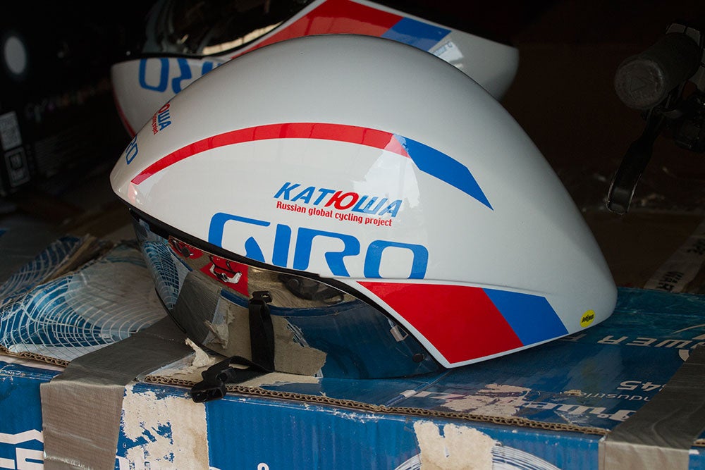 The visor wraps around the helmet almost past the ears, presumably for better visibility, though there may be another purpose for the wraparound lens. Photo: Dan Cavallari | VeloNews