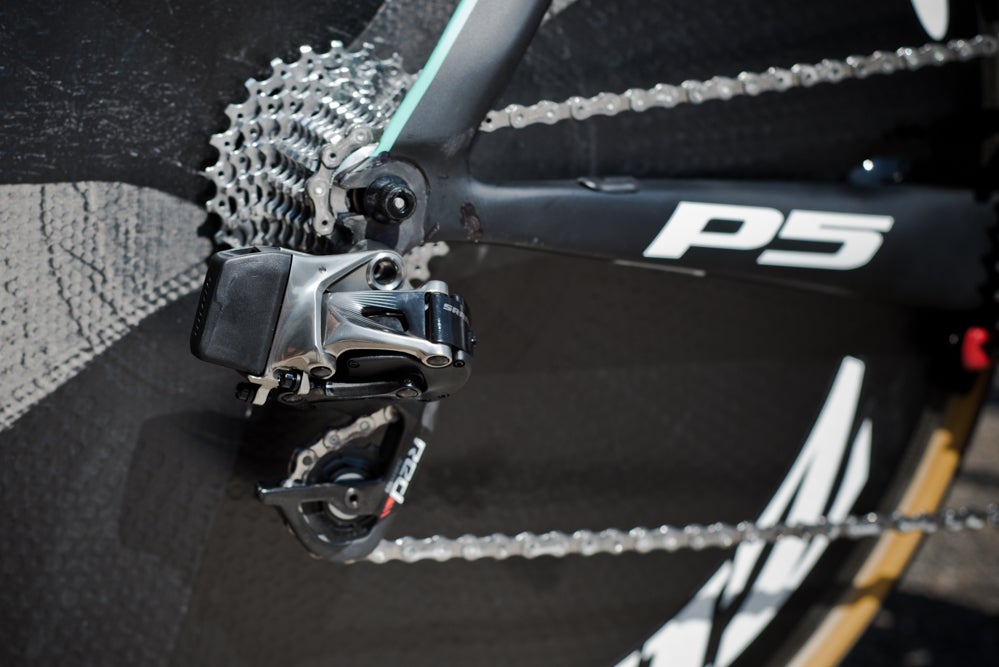 SRAM's eTap rear derailleur has a battery mounted to the rear. The battery is interchangeable with the front derailleur battery. Photo: Caley Fretz | VeloNews