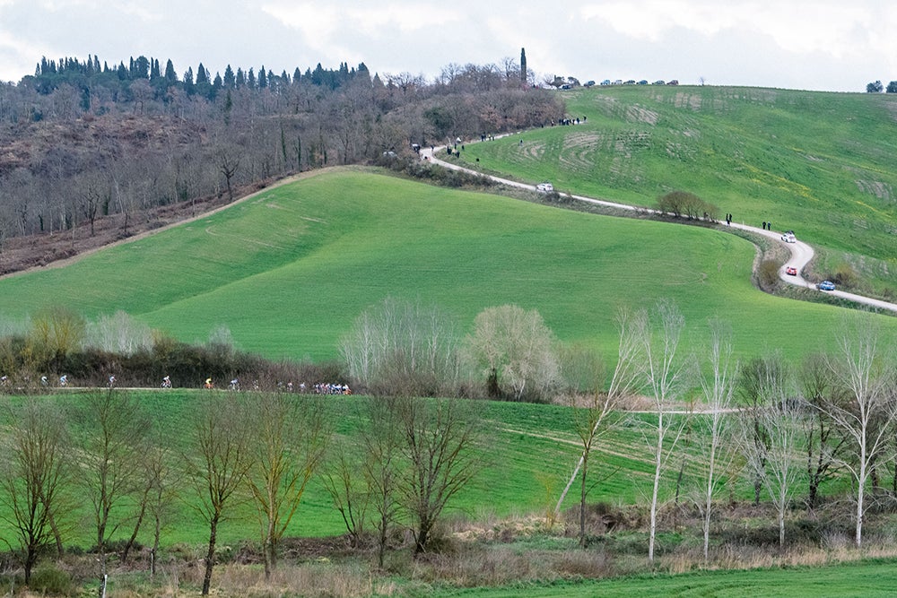 The peloton rode through the Tuscan countryside in the women's 2016 Strade Bianche. Photo: Velofocus