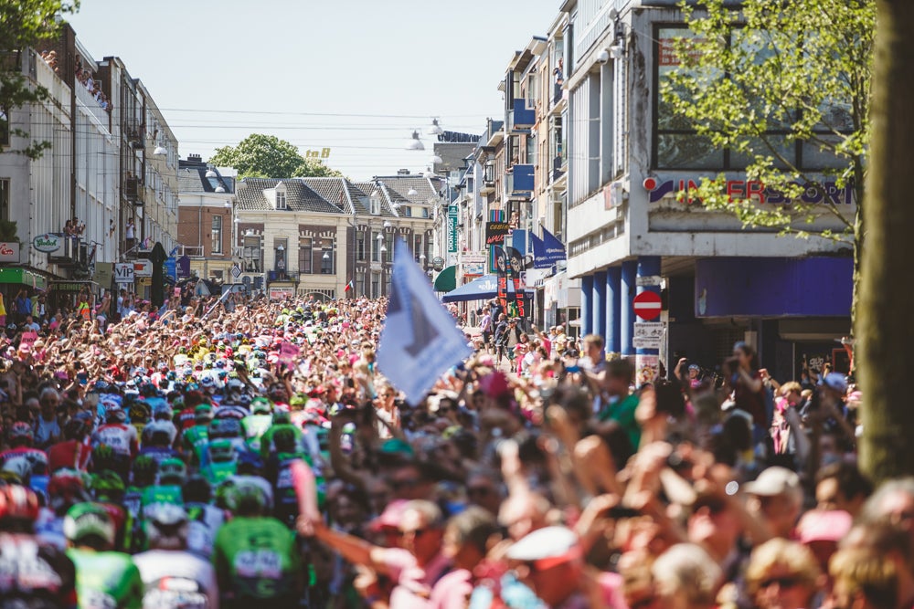 Thousands packed the streets of Nijmegen for the start of stage 3, the last stage of the big start in the Netherlands. Photo: Jim Fryer / BrakeThrough Media | brakethroughmedia.com