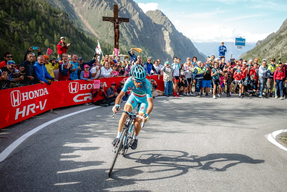 With only stage 20 left as an opportunity to take the maglia rosa, Vincenzo Nibali attacked hard leading into the final climb at Sant'Anna di Viladio. Photo: Iri Greco / BrakeThrough Media | brakethroughmedia.com
