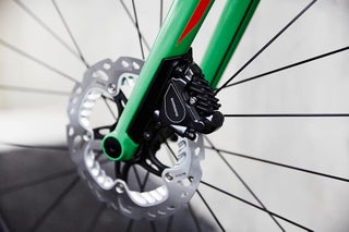 Flat mount disc brakes front and rear. Photo: BMC
