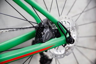 Flat mount disc brakes front and rear. Photo: BMC