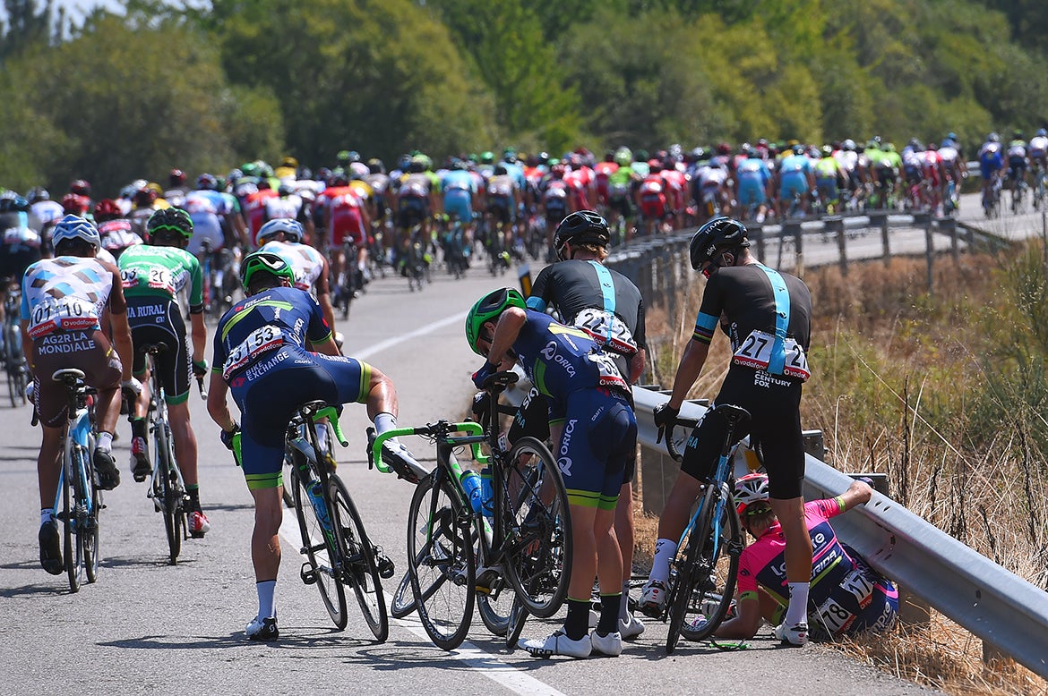 Simon Gerrans, Simon Yates, and a number of other riders got untangled after crossing wheels on stage 6. Photo: Tim De Waele | <a href="http://www.tdwsport.com" target="_blank">TDWsport.com</a>