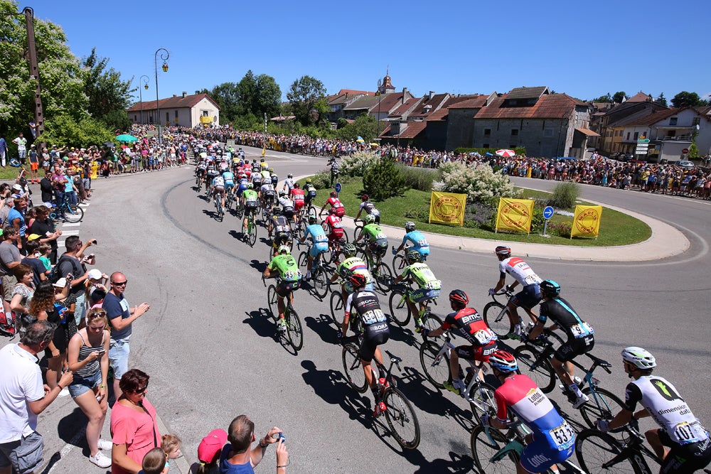 Traffic circles are becoming more and more prominent on European roads. Photo: Tim De Waele | <a href="http://www.tdwsport.com" target="_blank">TDWsport.com</a>