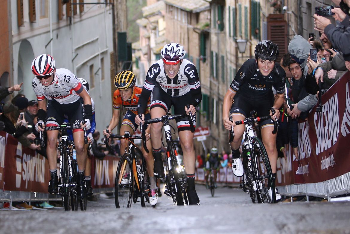 Lucinda Brand's (Team Sunweb) attack on the final climb up the citadel was thwarted as the break battled back with the finish nearly in sight. Photo: Tim De Waele | <a href="http://www.tdwsport.com" target="_blank">TDWsport.com</a>