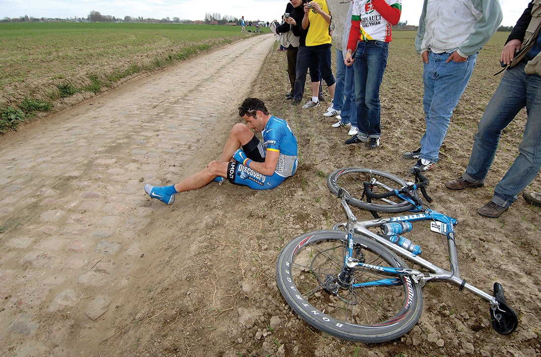 George Hincapie's Roubaix dreams came to an end with a broken bike in 2006. Photo: Tim De Waele | <a href="http://www.tdwsport.com" target="_blank">TDWsport.com</a> 