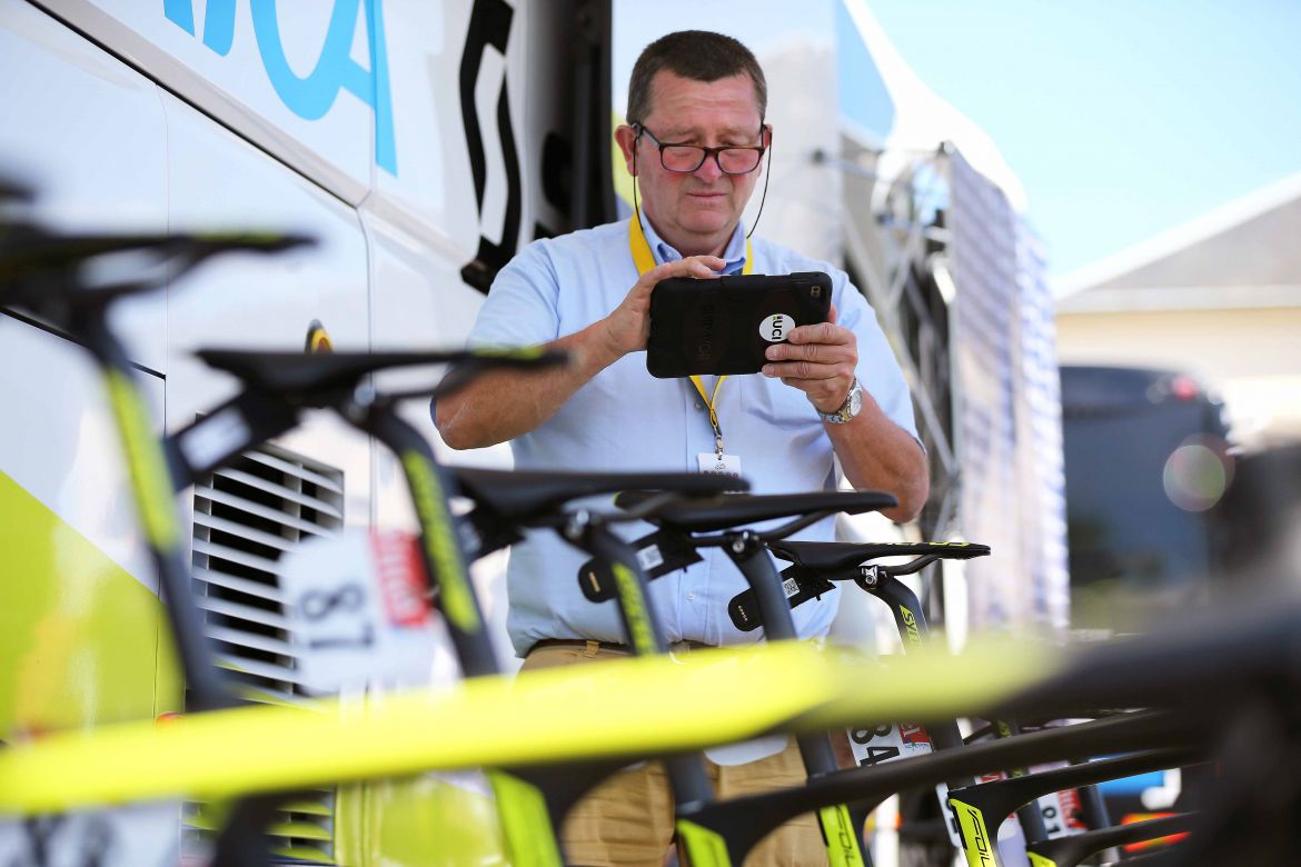 The scanner that the UCI uses is intended to uncover hidden motors. Photo: Tim De Waele | <a href="http://www.tdwsport.com" target="_blank">TDWsport.com</a>