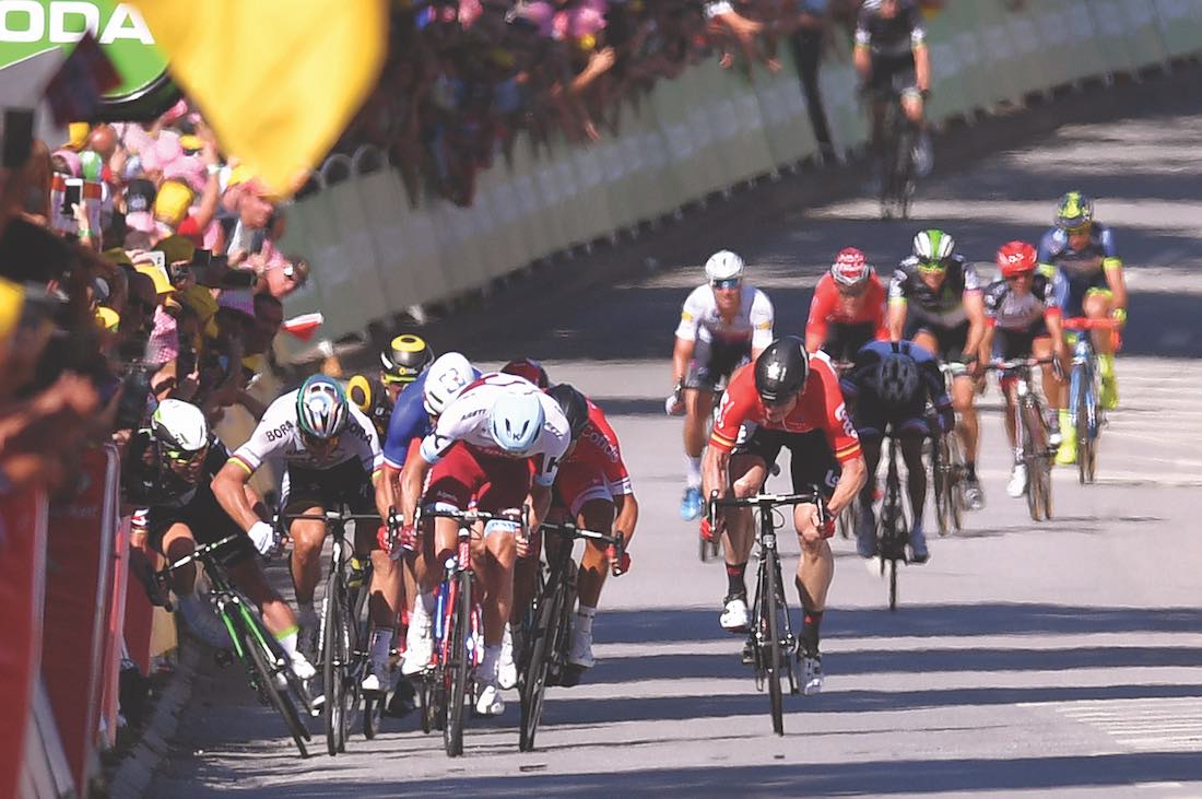 Mark Cavendish and Peter Sagan get tangled up in the finale of stage 4 at the 2017 Tour de France.