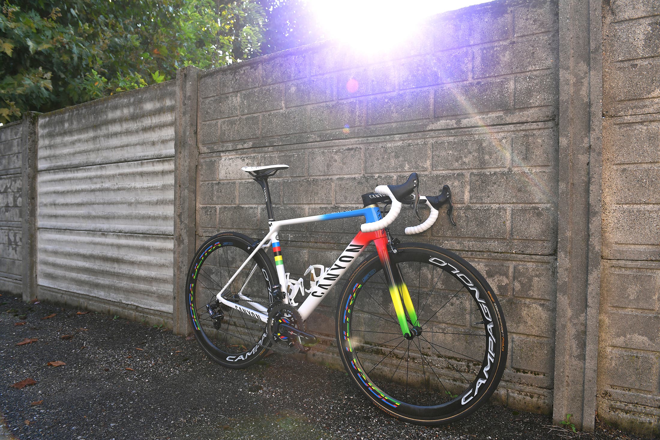The rainbow colors on the Canyon Ultimate CF SLX stand out from a distance. Photo: Tim de Waele/Getty Images