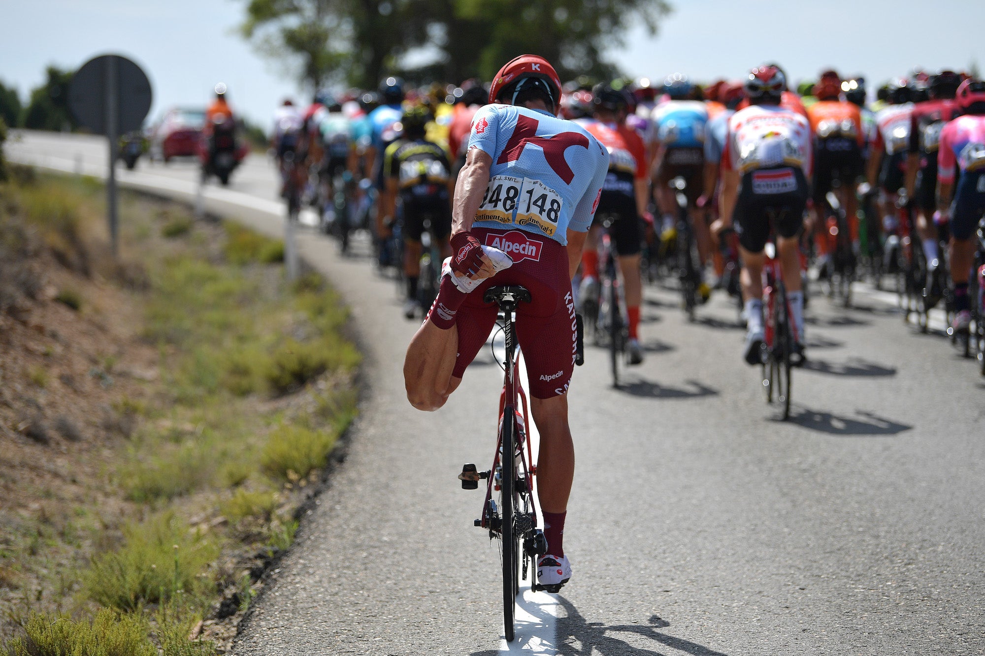 Stretching during the 2019 Vuelta a España. Photo: Justin Setterfield/Getty Images)