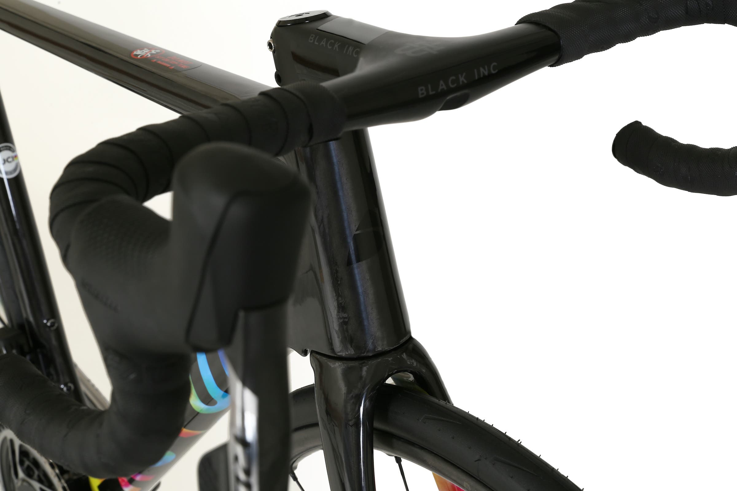 Head tube and cockpit