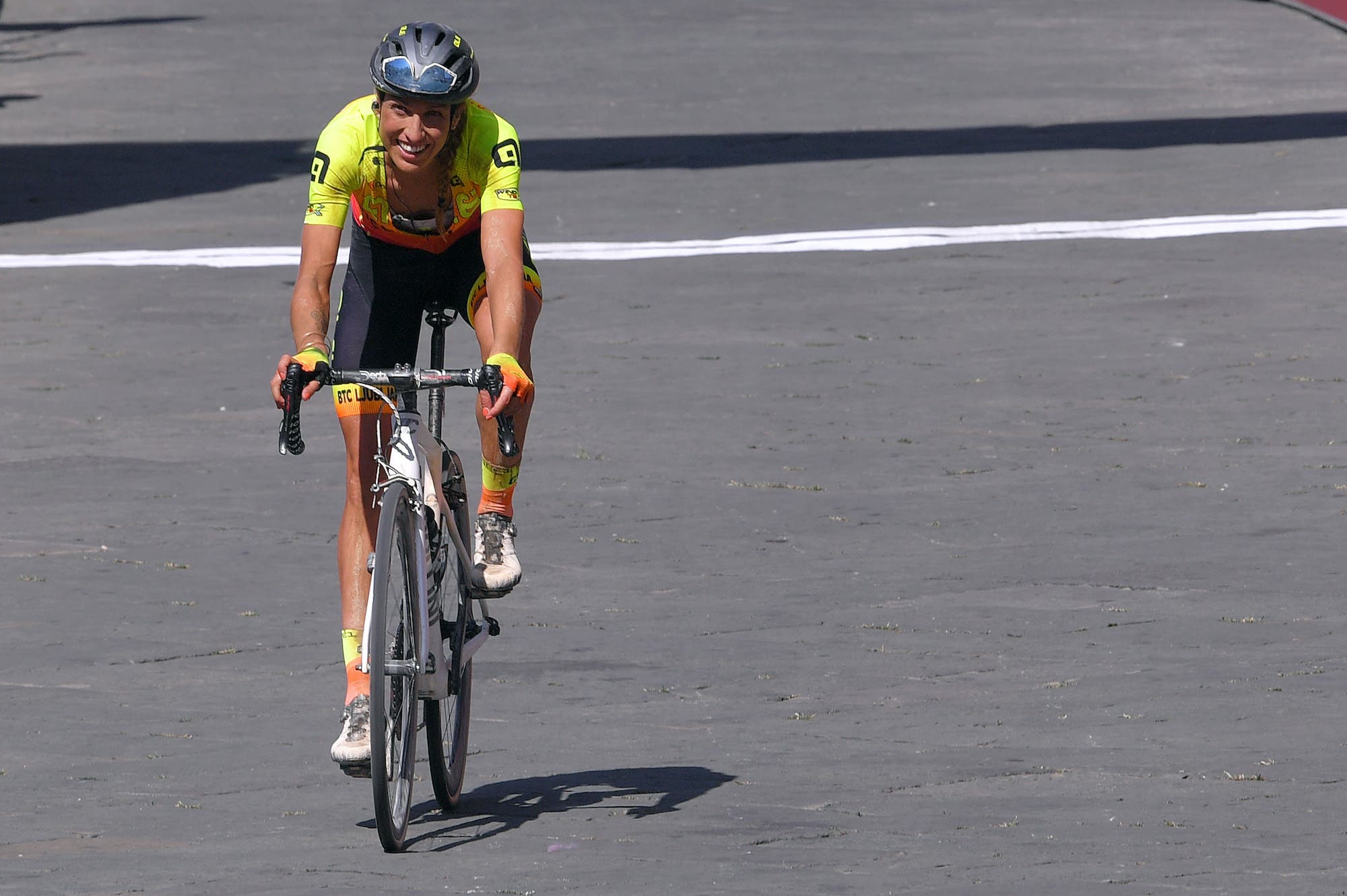 Mavi Garcia animated the women's race with a long solo break before being caught and distanced by Annemiek van Vleuten.