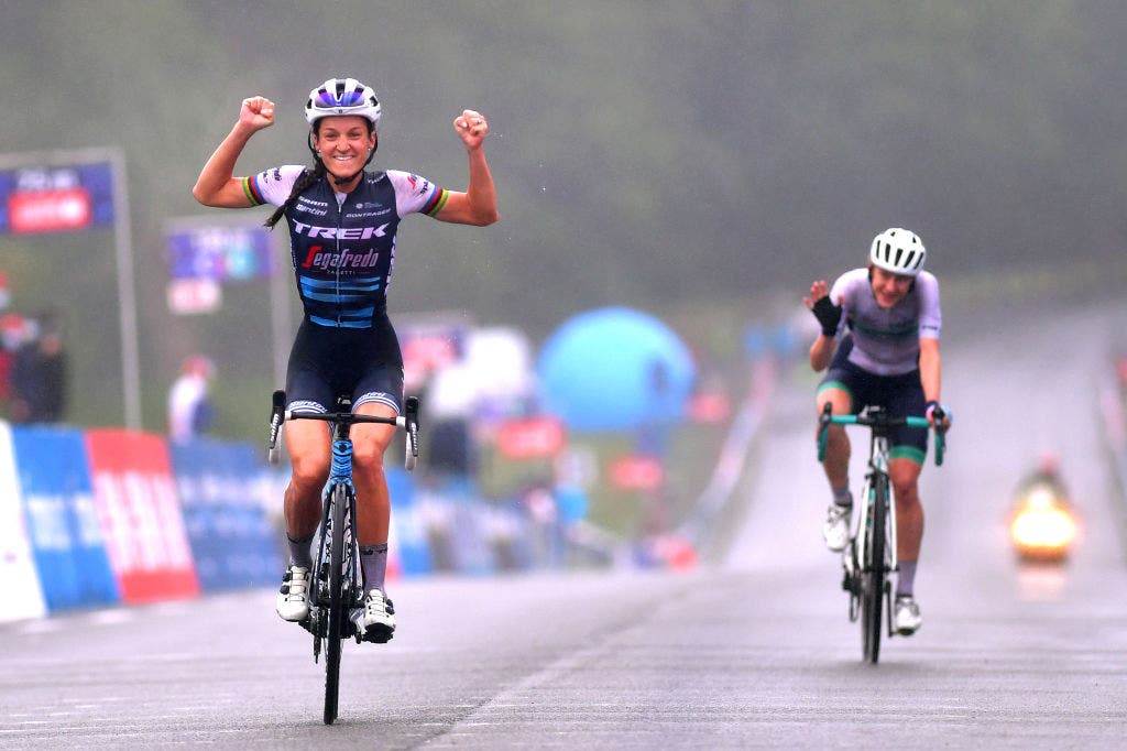 Lizzy Deignan won the 2020 GP de Plouay, on a rain-soaked course