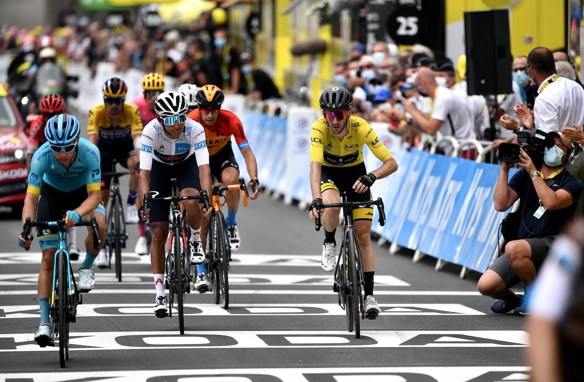 Yates withstood the pressure to hang on to yellow.