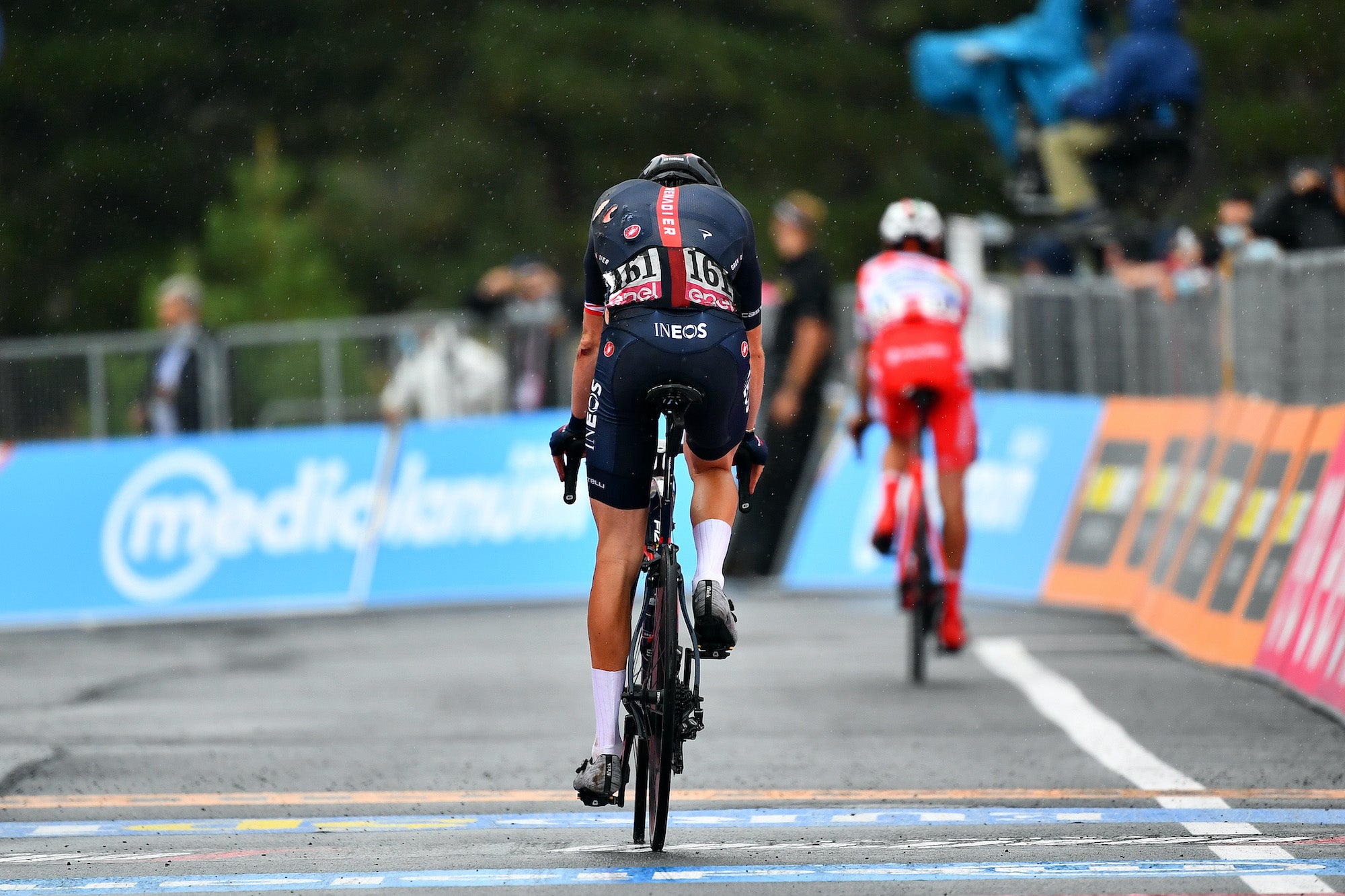 ETNA-LINGUAGLOSSA, ITALY - OCTOBER 05: Arrival / Geraint Thomas of The United Kingdom and Team INEOS Grenadiers / Injury / Disappointment / Etna (1793m) / during the 103rd Giro d'Italia 2020, Stage Three a 150km stage from Enna to Etna-Linguaglossa Piano Provenzana 1793m / @girodiitalia / #Giro / on October 05, 2020 in Linguaglossa, Italy. (Photo by Stuart Franklin/Getty Images,)