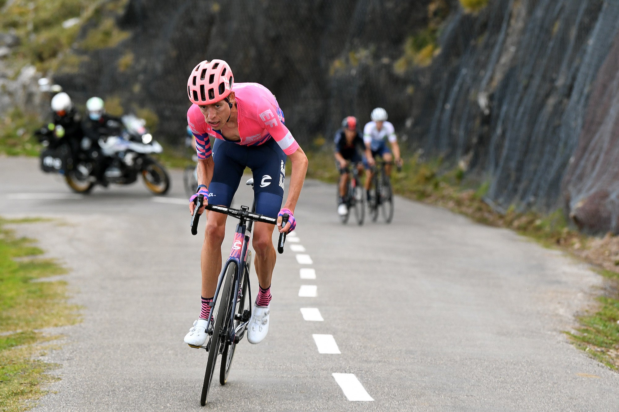 Hugh Carthy riding the Vuelta a Espana