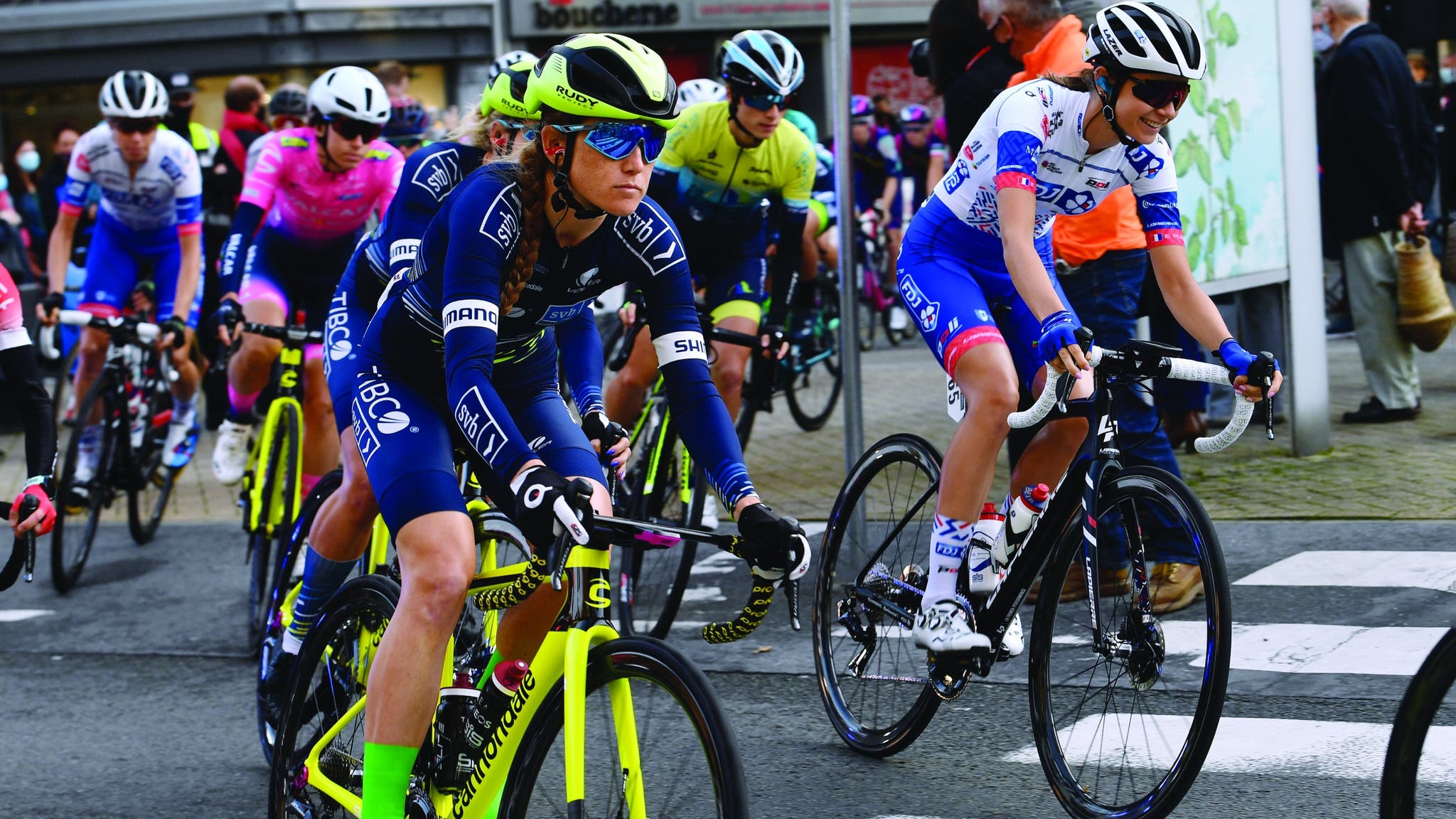 Laruen Stephens turning a corner with other cyclists