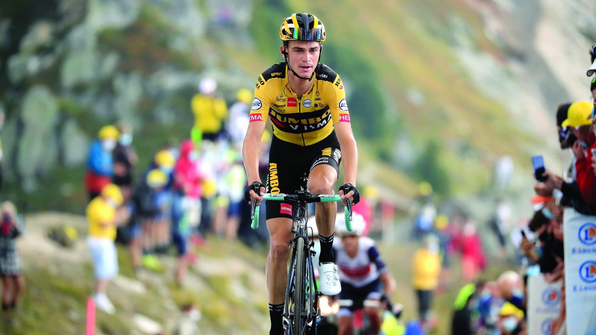 Sepp Kuss riding uphill