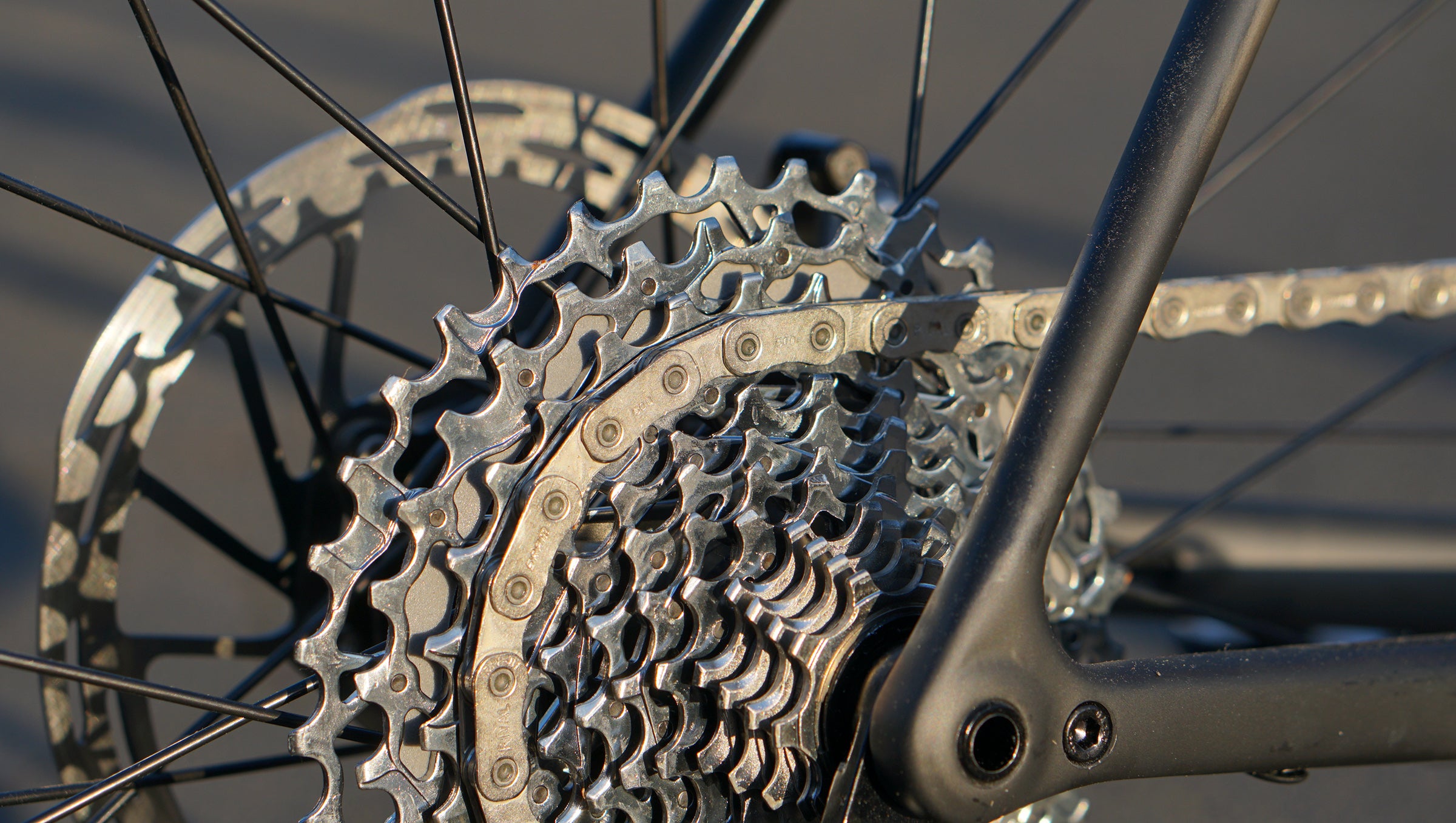 SRAM's FlatTop chain design carries over to Rival.