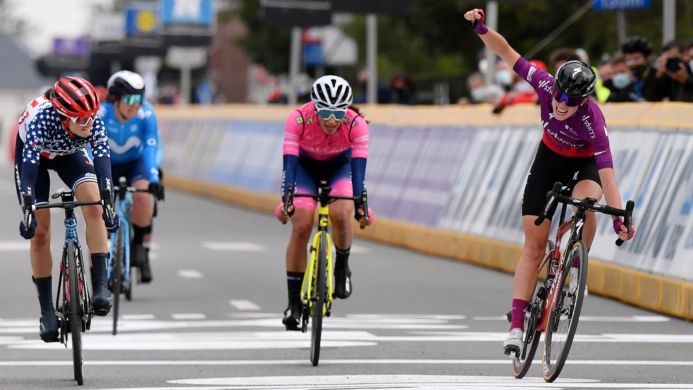 Ruth Winder won the 2021 Brabantse-Pijl ahead of Demi Vollering with a bike throw.