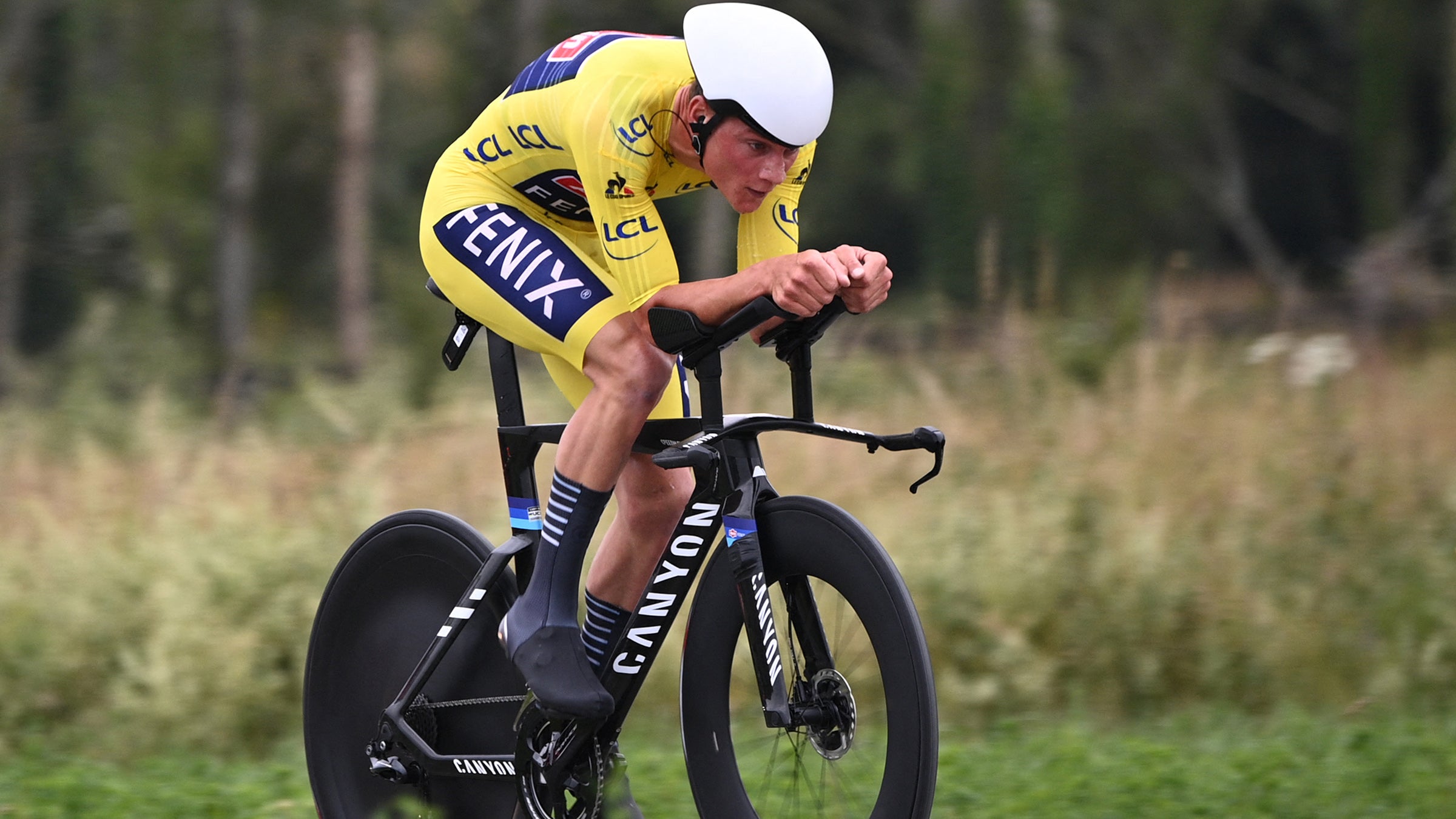 Mathieu van der Poel defended his overall lead on a strong performance against the clock.