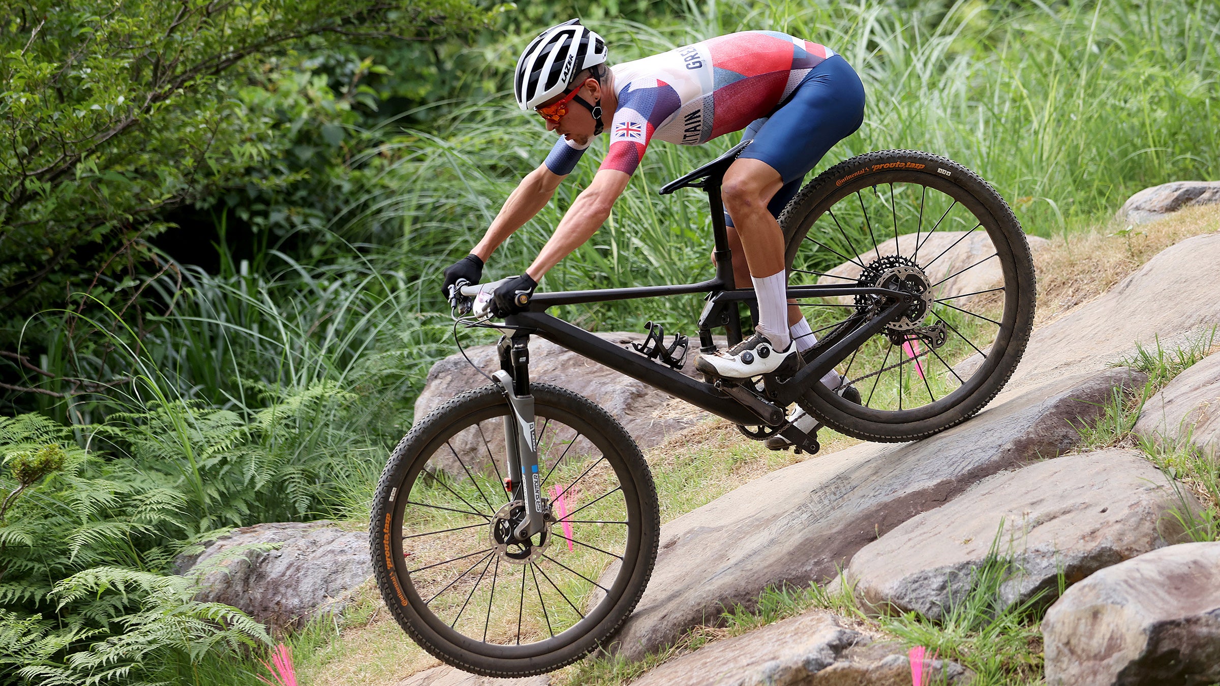 Tom Pidcock descending his way to victory at the Tokyo 2020 Olympic Games cross-country mountain bike race.
