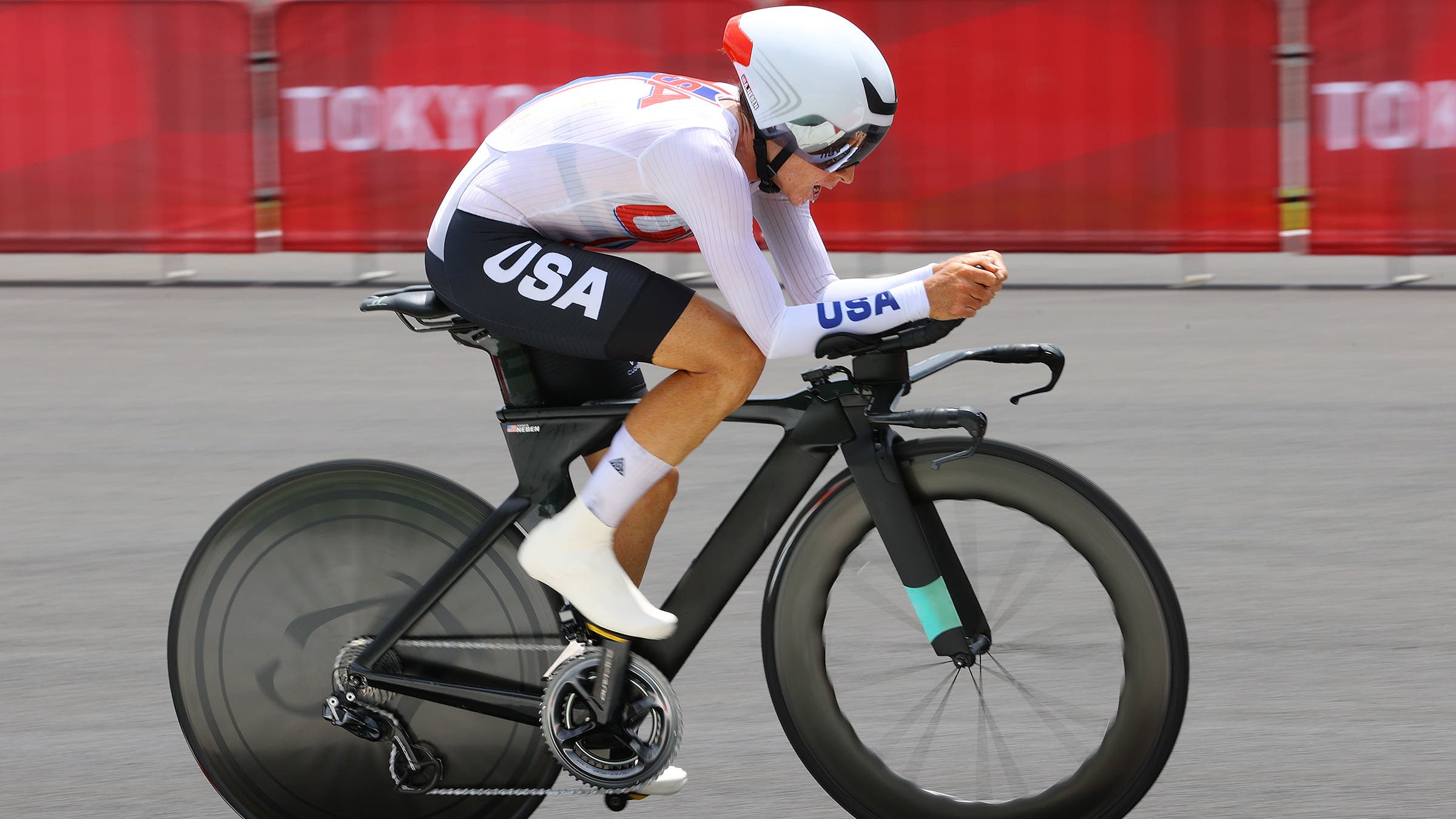 Amber Neben racing at the Tokyo 2020 Olympic individual time trial.