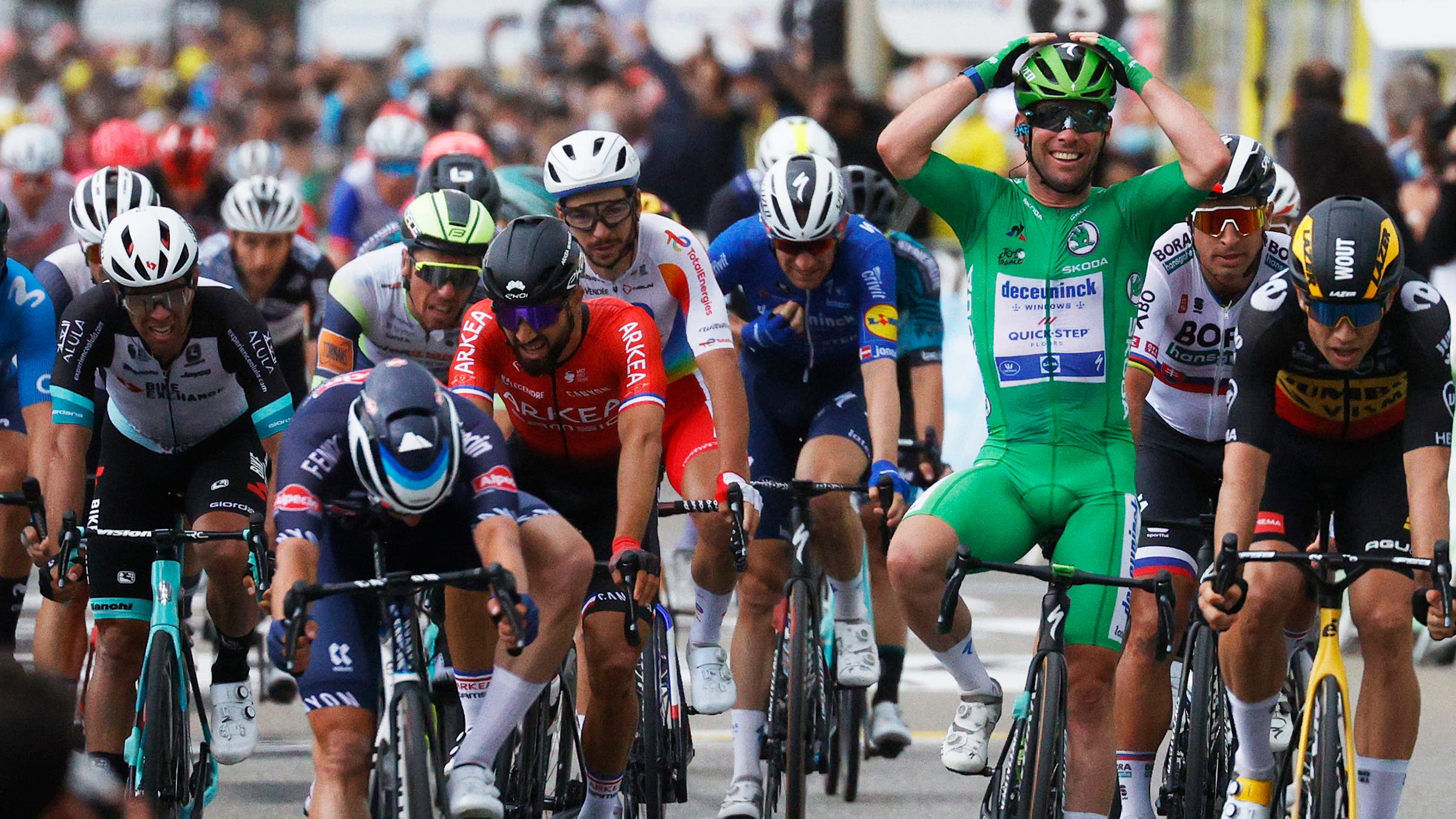Nacer Bouhanni was again denied victory by Mark Cavendish.