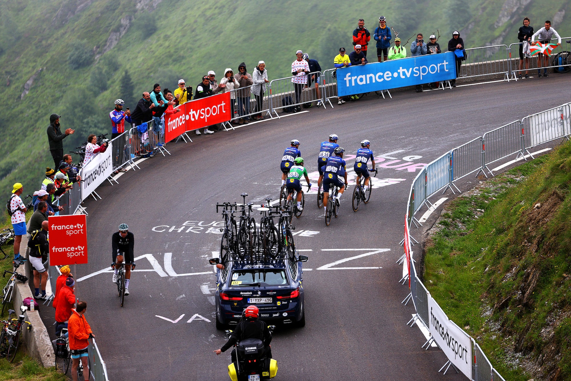 Mark Cavendish and his teammates survived the Luz Ardiden time cut