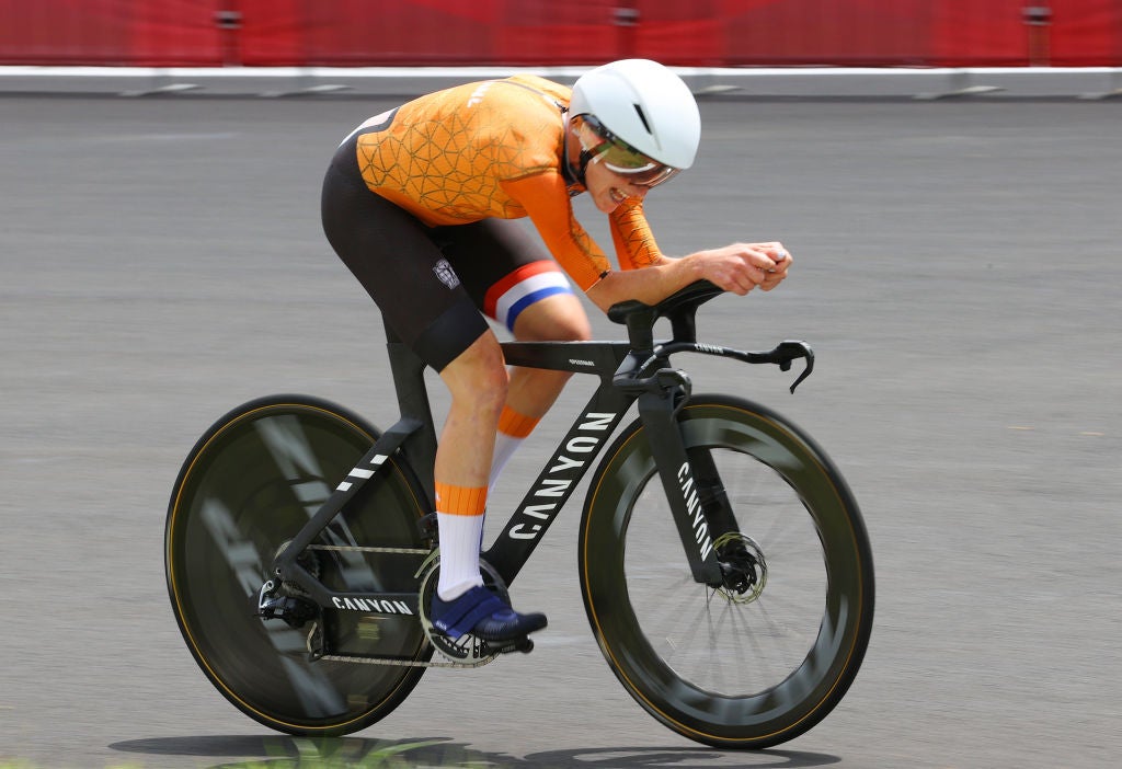 Annemiek van Vleuten rides to gold in Tokyo
