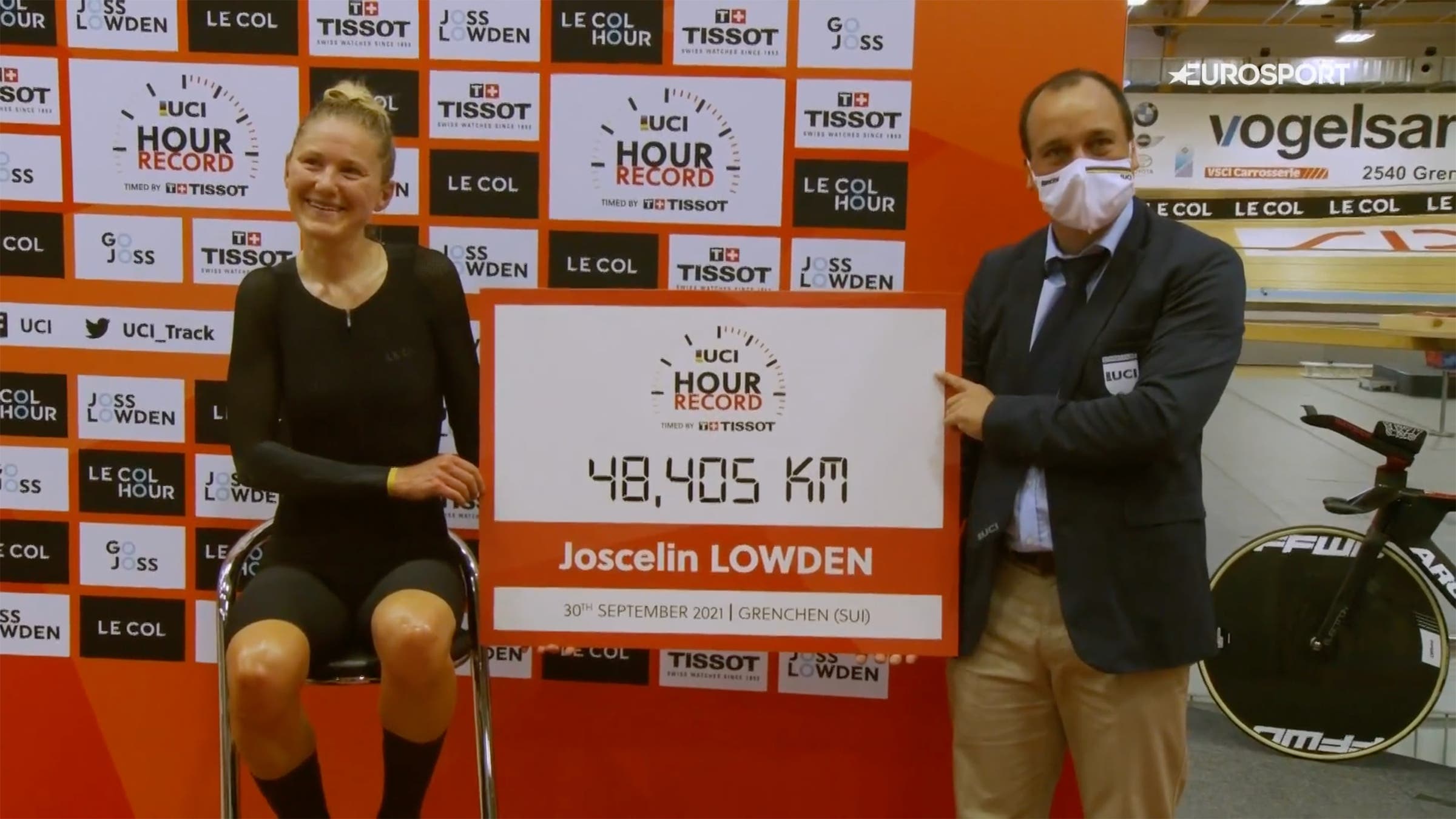 Joss Lowden bettered the women's hour record mark by nearly 400m.