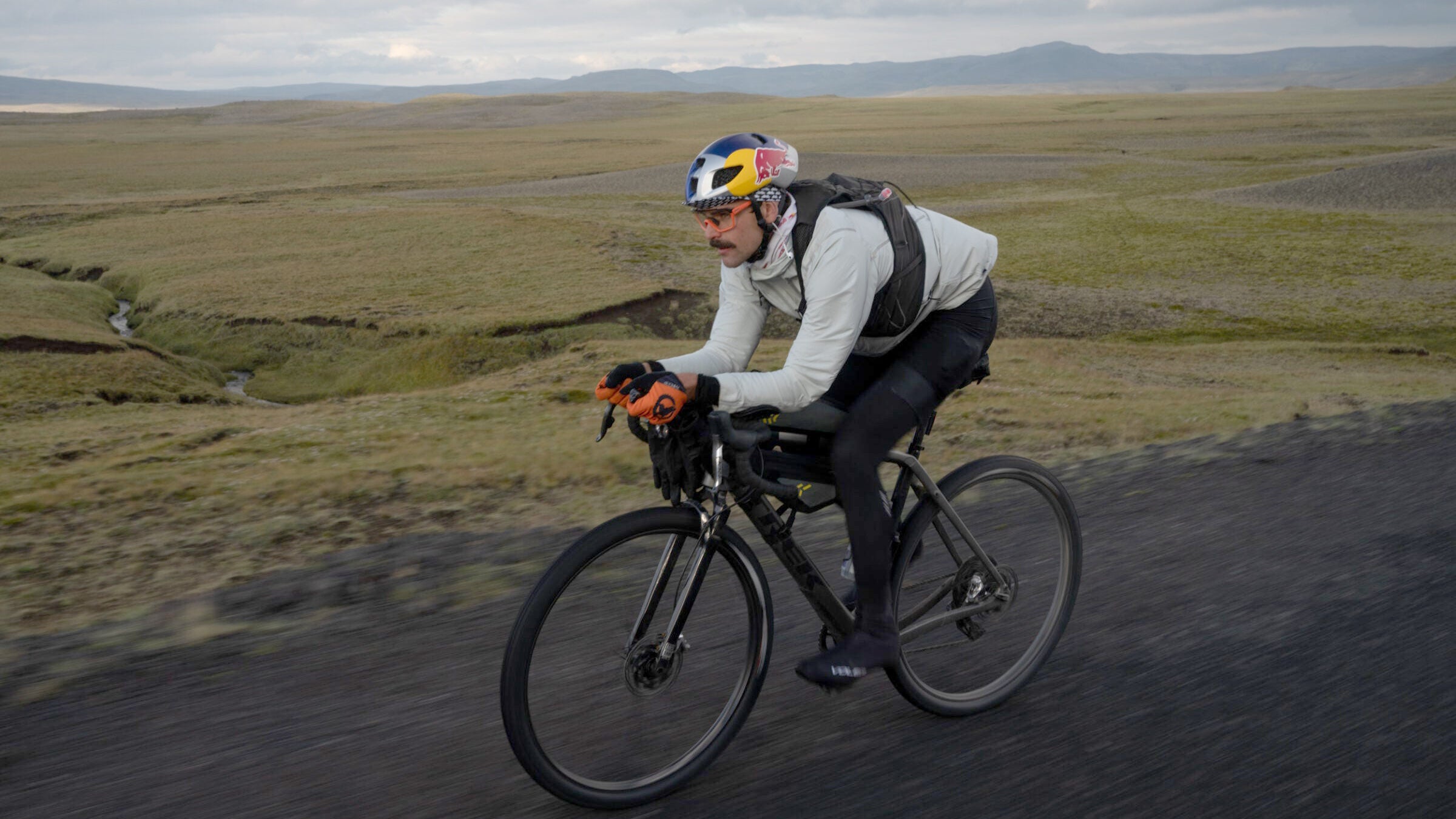 Payson McElveen raced across Iceland in fewer than 20hrs.