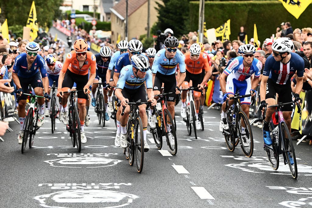 Wout van Aert and Remco Evenepoel among the remnants of the peloton